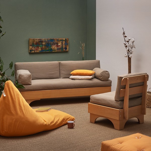 fauteuil-et-pouf-phoebus-en-bois-massif-futaine