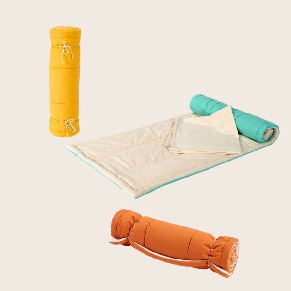 tapis-de-yoga-en-coton-bio-et-sa-couverture-futaine