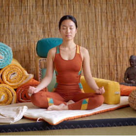 tapis-de-yoga-en-coton-bio-et-sa-couverture